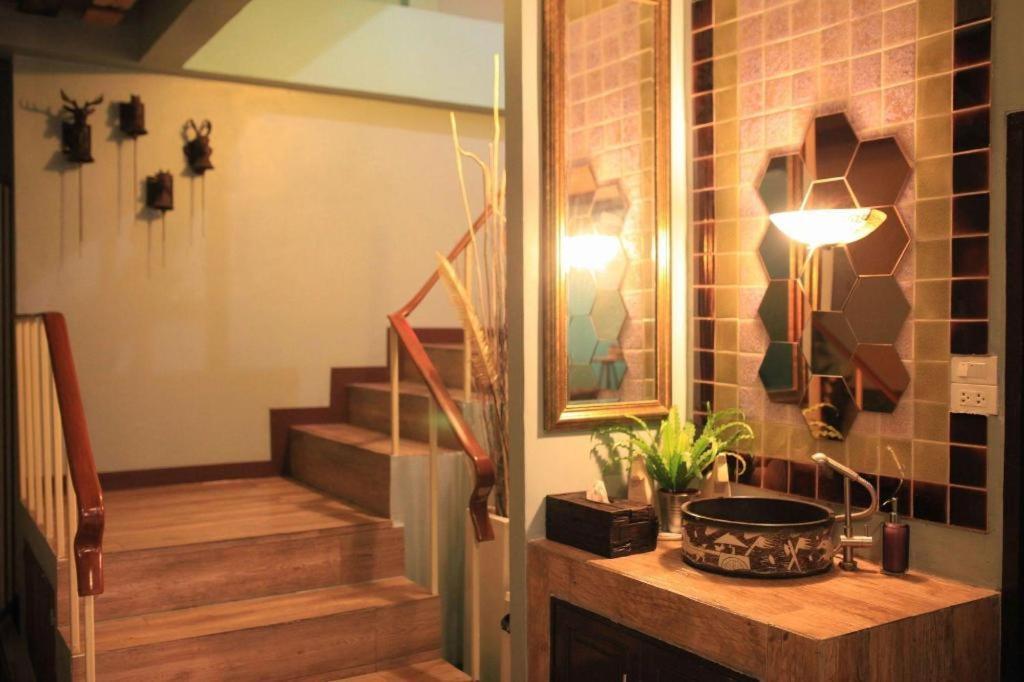 Phaphoom Boutique Residence Bangkok Exterior photo